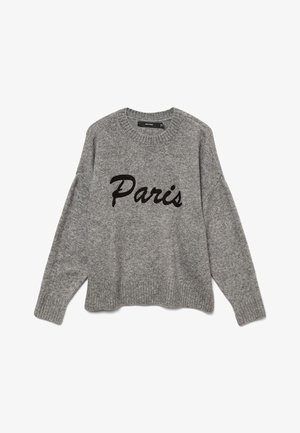 Harmaa neulepaita, jossa pyöreä pääntie ja resorireunus, etupuolella mustalla kursiivilla kirjailtu "Paris".