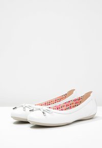 Ballerine Geox D Charlene A D32Y7A 00043 C6738 Beige