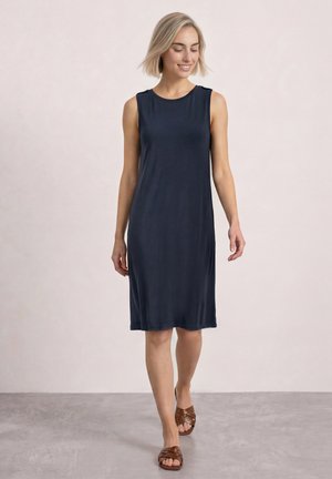 Street One, KNIELANGES KLEID MIT RUNDHALS UND KNOPFDETAIL - Jerseykjole - darkest blue