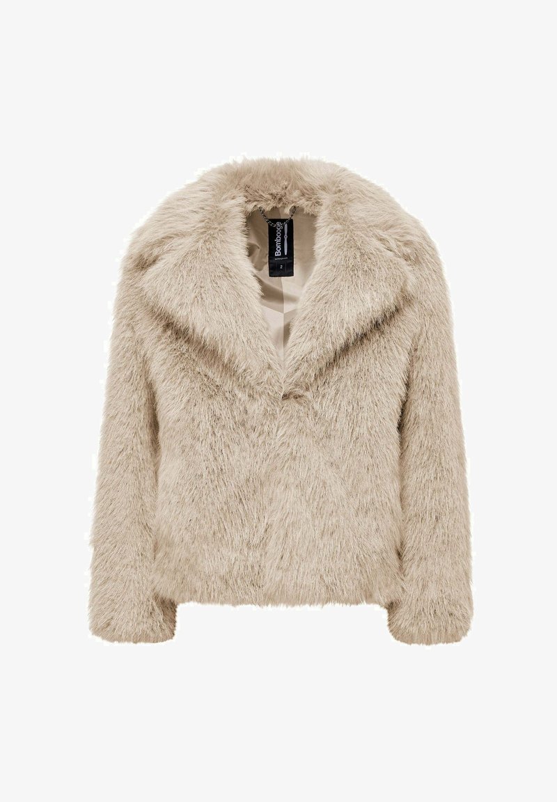 Giacca in pelliccia finta beige con colletto, texture morbida e maniche lunghe. Presenta una chiusura frontale nascosta e un design pulito e semplice.