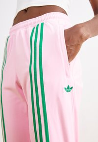 adidas Originals Spodnji deli trenirk - true pink