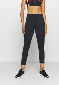 Schwarze Sporthosen mit einem taillierten Design, elastischem Bund und Logo-Detail an der Seite, gefertigt aus einem leichten, flexiblen Material.