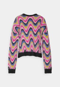 Pullover fuzzy e accorciato con motivo a zigzag multicolore nei toni di rosa, giallo, blu e nero. Polsini e orlo a costine neri.