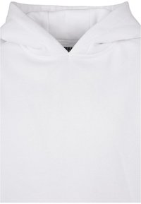 Weißer Pullover-Hoodie aus weichem Material, mit einer frontalen Kängurutasche und einer Kapuze mit Kordelzug, glatter Textur und minimierter Nahtführung.