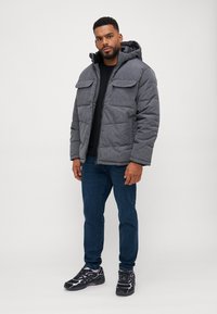 Jack & Jones JJBUILD PUFFER JACKET - Talvejope - dark grey melange