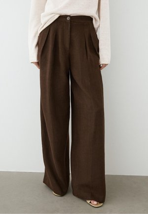 Massimo Dutti, HIGH-WAIST WIDE-LEG PLEATED PANTS - Stoffhose - brown