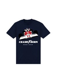 Marinblå bomullströja med en grafik av en racingbil i röd och vit, med texten "CRASH and BURN" och designelement nedanför.