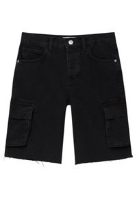Bermudas de cargo de mezclilla negra con dobladillo deshilachado, dos bolsillos laterales y dos bolsillos de parche. Cuenta con un cierre frontal de botón y cremallera.