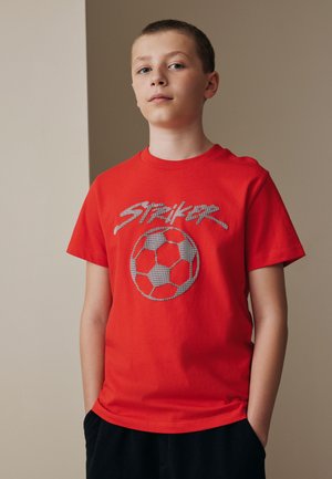 Next, SHORT SLEEVE GRAPHIC T-SHIRT  - REGULAR FIT - Tričko s potlačou - red football