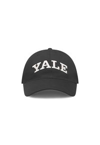 Casquette de baseball noire avec une visière incurvée, ornée de texte brodé blanc épelant "YALE" sur le devant. Design simple et structuré.