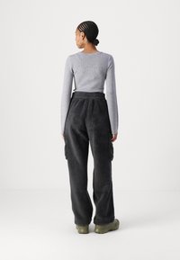 UGG NYISHA CARGO PANT - Kargopüksid - ink