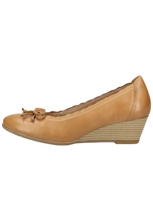 Marco Tozzi Czółenka na koturnie