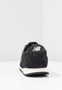 New Balance Sneakers - black