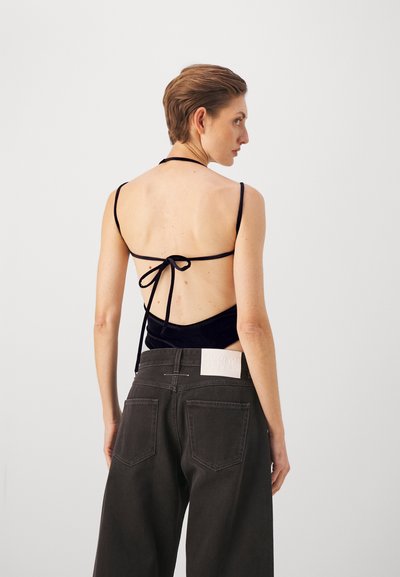 GmbH WITH CUPS - Μπλούζα - black