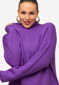 Ulla Popken ROLLKRAGEN-  LANGARM - Maglione - violett