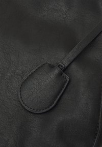 Thumbnail Image 6