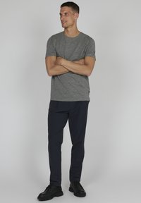 Matinique - JERMANE 3-PACK - Basic T-shirt - black m. grey olive Thumbnail Image 1