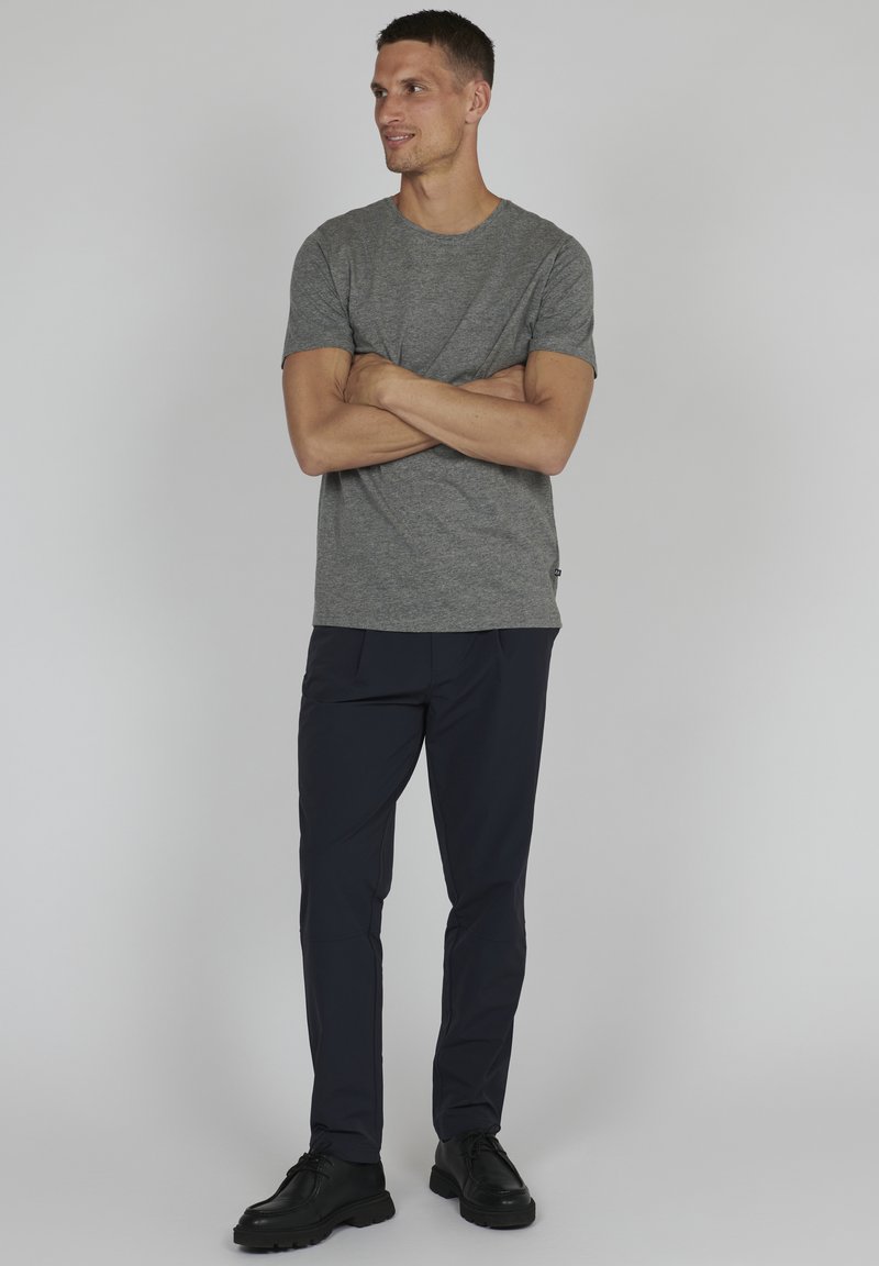 Matinique - JERMANE 3-PACK - Basic T-shirt - black m. grey olive, Enlarge