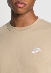 Nike Sportswear CRW - Camisola - limestone/white