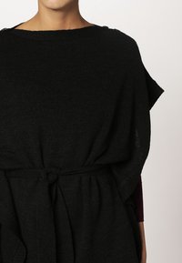 Anna Field Poncho - black