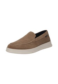 Braune Wildleder-Slipper mit runder Zehenpartie, kontrastierender cremefarbener Gummisohle und subtiler Stichdetail entlang des Schuhoberteils.