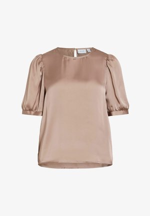 Blusa corta de satén beige con mangas cortas abullonadas y cuello redondo, con un pequeño cierre de botón en la parte posterior.