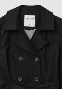 Trench-coat noir à double boutonnage avec grands revers, fermeture à bouton et doublure intérieure rayée. L'étiquette indique la taille 'S' et la marque 'Calliope'.