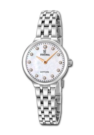 Montre-bracelet Festina en argent avec bracelet en métal maillé, cadran en nacre blanche, aiguilles dorées et index d'heure en cristaux indiquant 1h10.