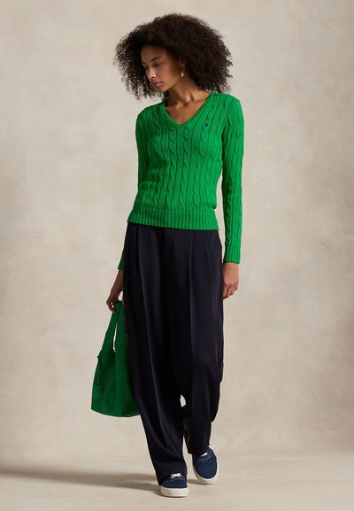 Polo Ralph Lauren CABLE-KNIT COTTON V-NECK SWEATER - Svetrík - preppy green