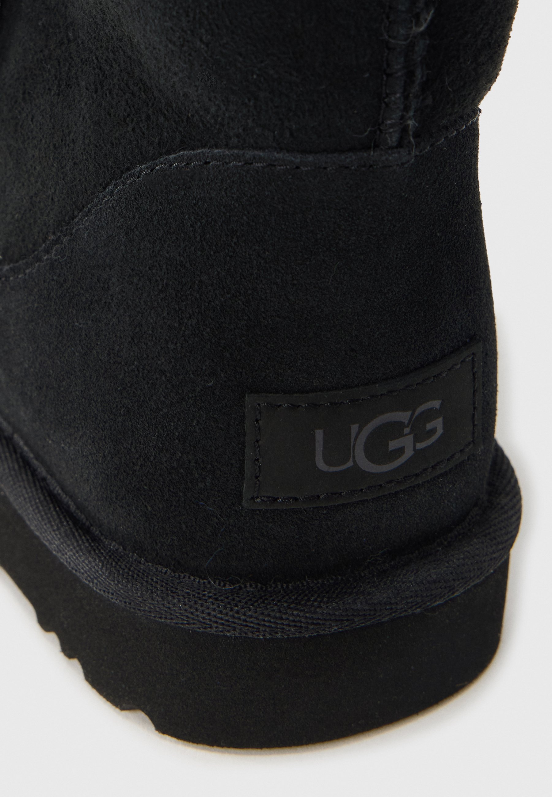UGG CLASSIC II - Cizme de iarnă - black/negru - Zalando.ro