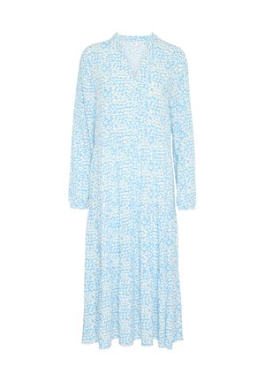 Hosszú ujjú ruha világoskék anyagból, fehér absztrakt mintával, V-kivágással és áramló, réteges sziluettel.