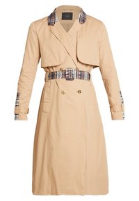 Cappotto color beige con colletto a quadri, cintura a quadri coordinata e dettagli a quadri sulle maniche, frontale doppiopetto e maniche lunghe.