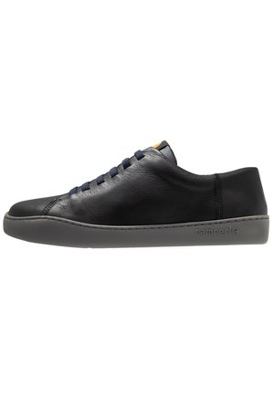 Sneakers - black