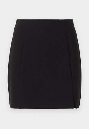 Jupe crayon noire longueur genou avec une fente avant subtile et une ceinture nette, présentée sur un fond clair uni.