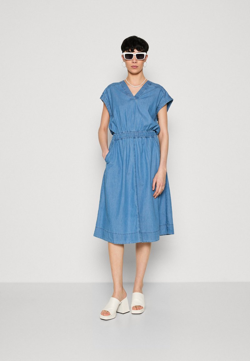 esprit denim dress Esprit DRESS - Denim dress - blue light wash/light-blue denim