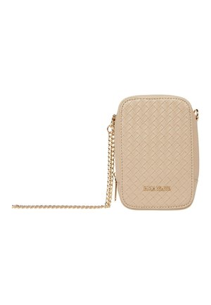 Beige flettet lædertaske med guld kæde rem og lille guldlogo "Carlo Colucci" foran.