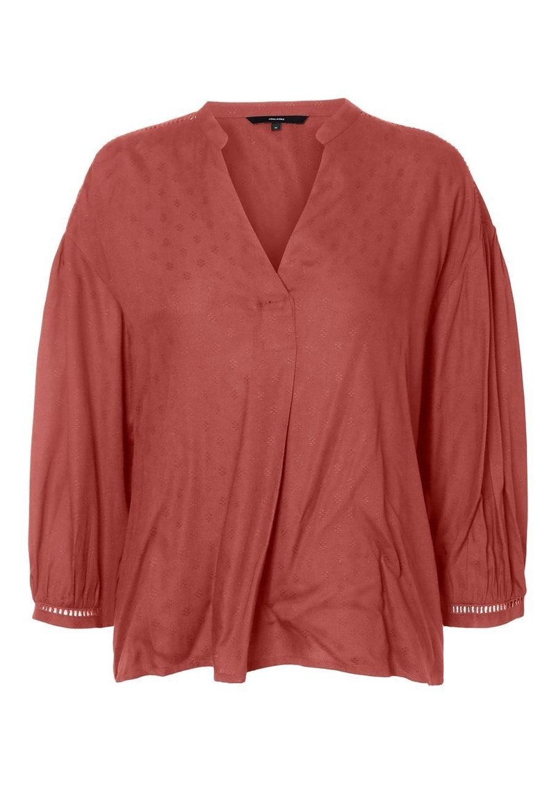 Blusa color óxido con cuello en v, mangas abullonadas de tres cuartos y corte holgado. Presenta sutiles patrones texturizados y detalles decorativos en las mangas.