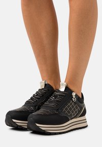 Tamaris Trainers - black