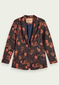 Czarna marynarka w kwiatowy wzór z pomarańczowymi i złotymi akcentami. Posiada klapy typu notch, dwie przednie kieszenie oraz niebieską podszewkę w kropki.