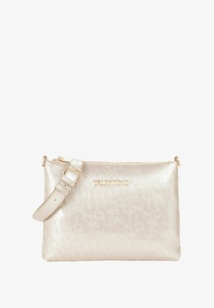 Sac à main beige métallique avec motif de logo en relief, fermeture zippée sécurisée et sangle réglable pour porter en bandoulière ou à l'épaule.