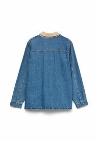 Denim jacket in light blue with a beige ribbed collar. Features long sleeves, a straight cut, and back yoke seam detail.