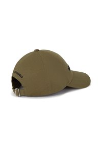 Olijfgroen baseballcap van gestructureerde stof, gebogen klep, verstelbare band achterop en geborduurd merklogo op de zijkant.