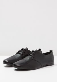 Tamaris Stringate - black