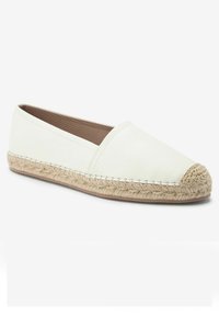 Valkoinen kankainen liukupohjakenkä pyöreällä kärjellä ja punottu juuttipohja. Silky pinta, jossa on beige, kudottu yksityiskohta kärjessä.