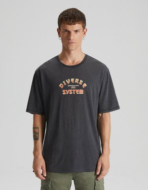 Diverse YAK WASH - T-shirt z nadrukiem