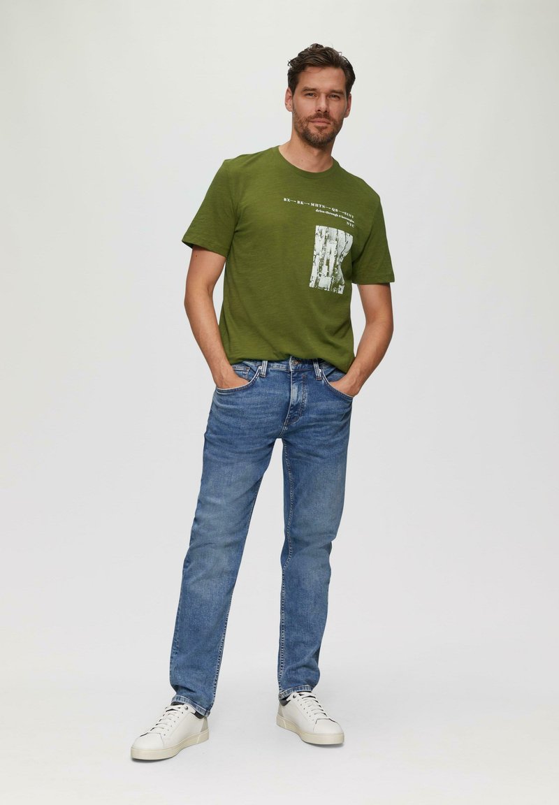 s.Oliver MIT FLAMMSTRUKTUR - T-Shirt print - guacamole