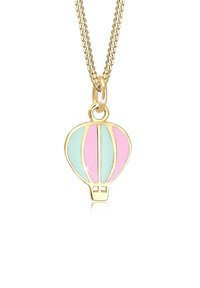 Guldtonet halskæde med en luftballon charme i pastelfarverne pink og blå, med konturerede detaljer og glat emalje finish.