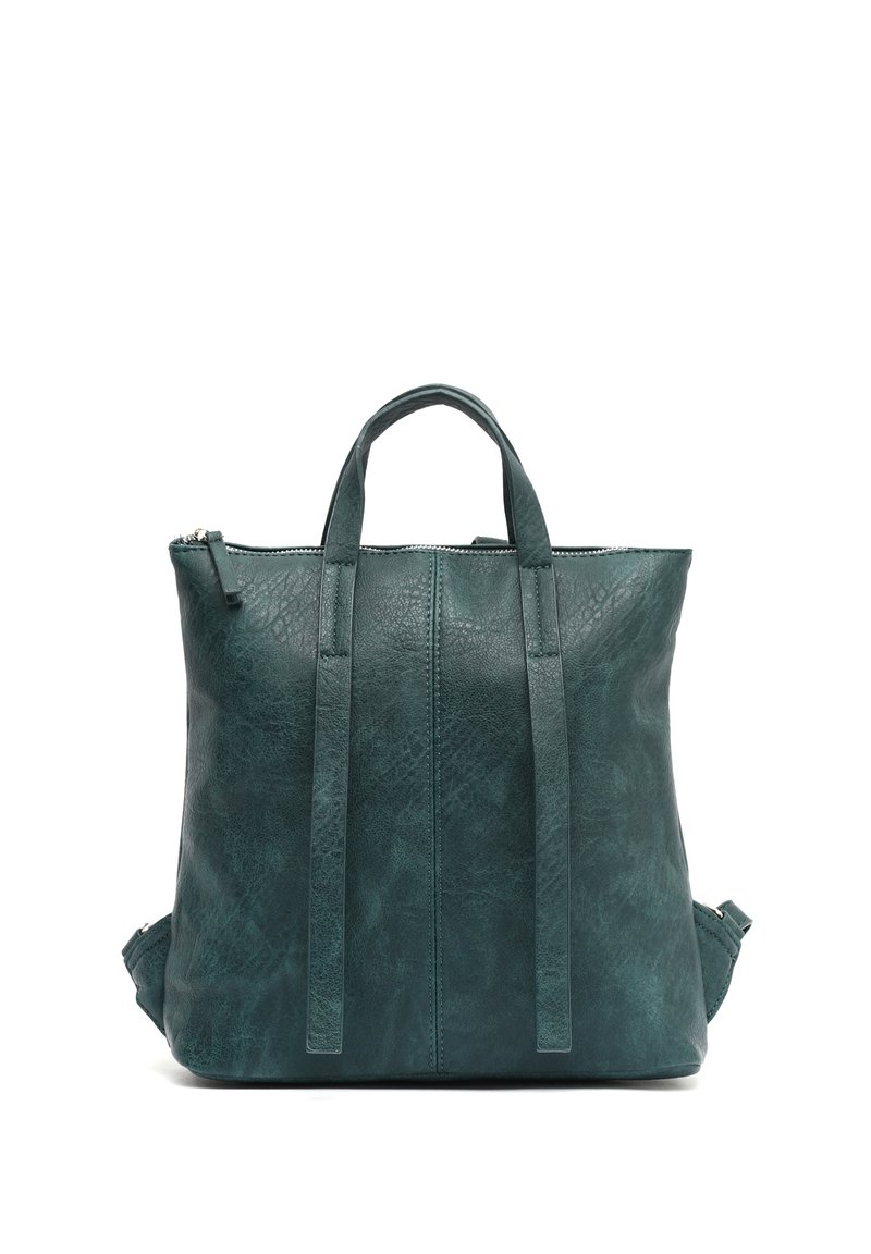 Vihreä nahkareppu, jossa on kaksi yläkahvaa, vetoketjusuljenta ja säädettävät hihnat. Rakeinen pinta, jossa on pystysaumat. Yksinkertainen muotoilu.