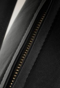 Next BARREL SHOULDER REGULAR FIT - Borsa a mano - black
