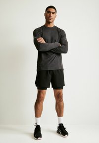 Next 2-IN-1 TRAINING - Shorts - black